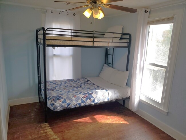 Building Photo - 2116 Grover Ave