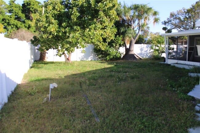 Building Photo - 7655 Cardiff Ct N