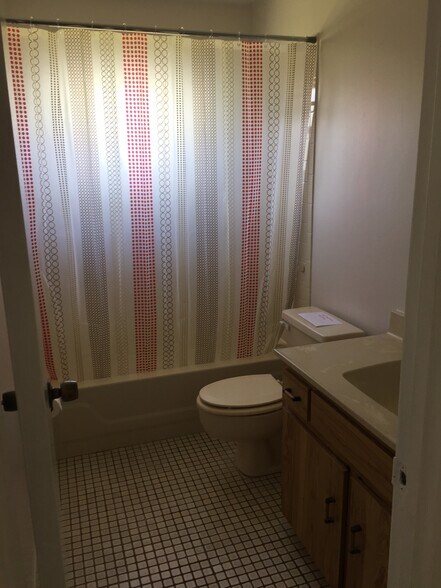 Building Photo - 415 Fox Pl