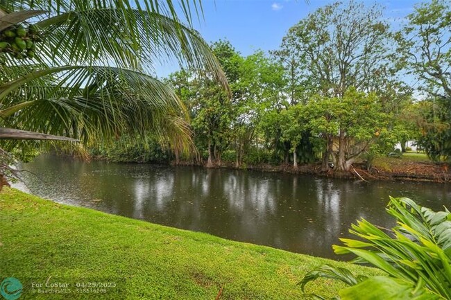 Building Photo - 9200 SW 51st Pl