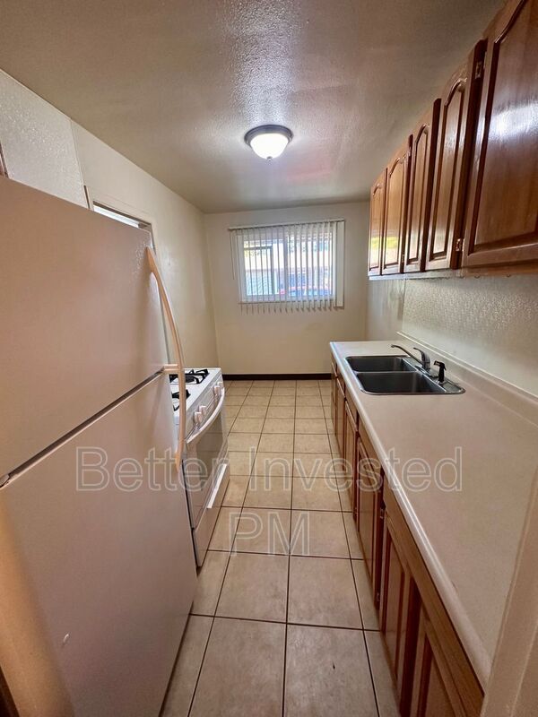 Building Photo - 216 Ford St