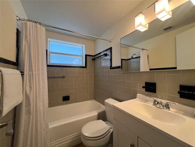 Building Photo - 500 S Riverside Dr