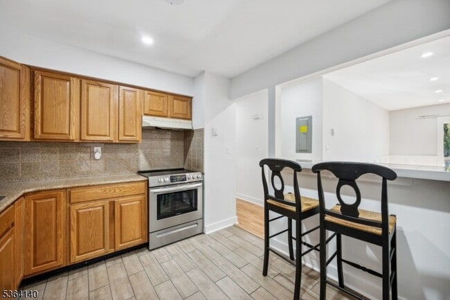 Building Photo - 798 Eves Dr