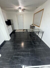 Building Photo - 521 Hoyt St