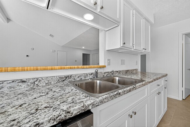 Building Photo - 4422 Wee Lassie Ln