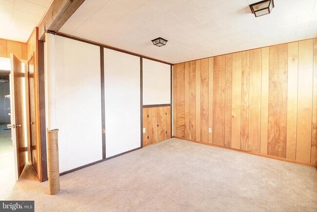 Building Photo - 1411 W 12th St