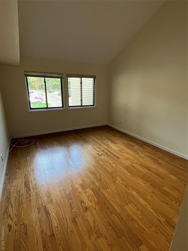 Building Photo - 61 Fox Run