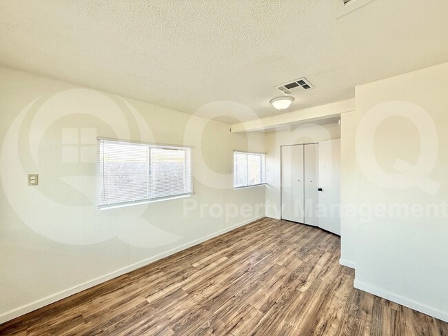 Building Photo - 515 W 13th St