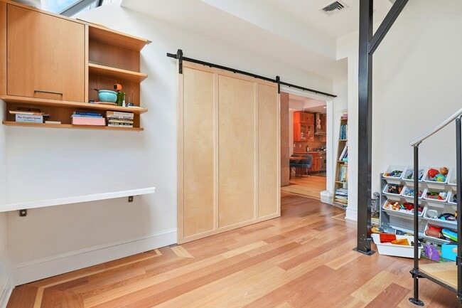 Building Photo - 81 Montgomery St