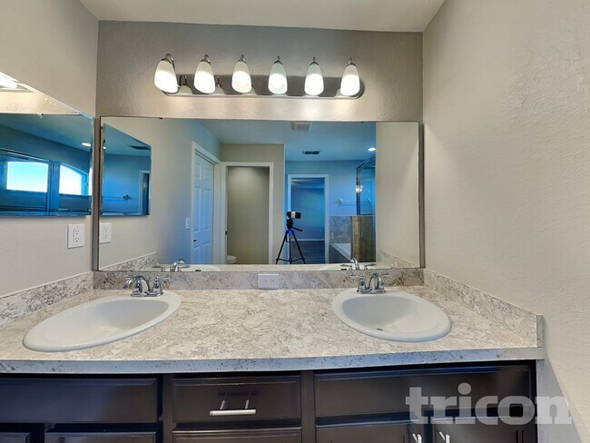 Building Photo - 8070 Diamond Creek Ln