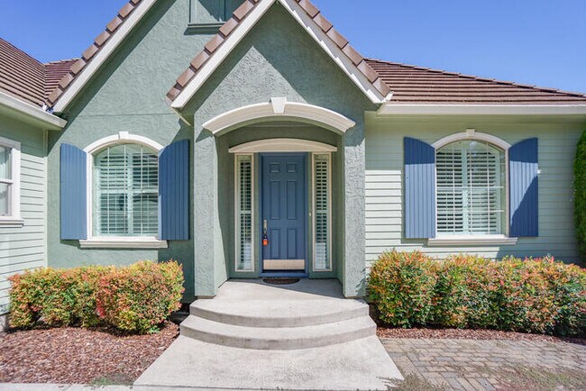 Building Photo - FOUR BEDROOM HOUSE IN LACAMAS SHORES WINTE...