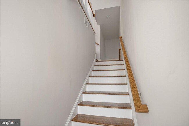 Building Photo - 3421 St Robin Ln