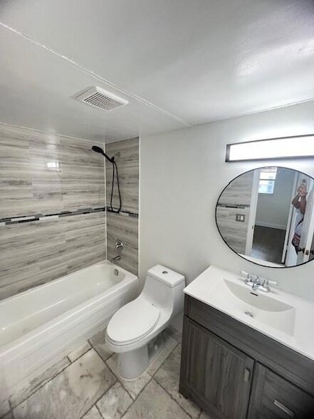 Building Photo - 8435 Sunrise Lakes Blvd