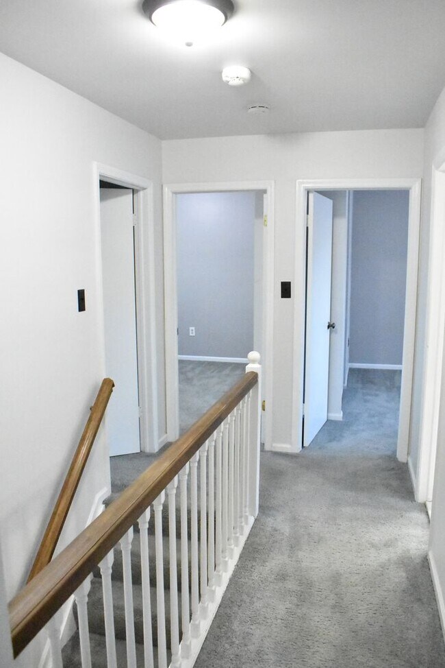 Building Photo - Welcome To Lake Ridge's Finest...