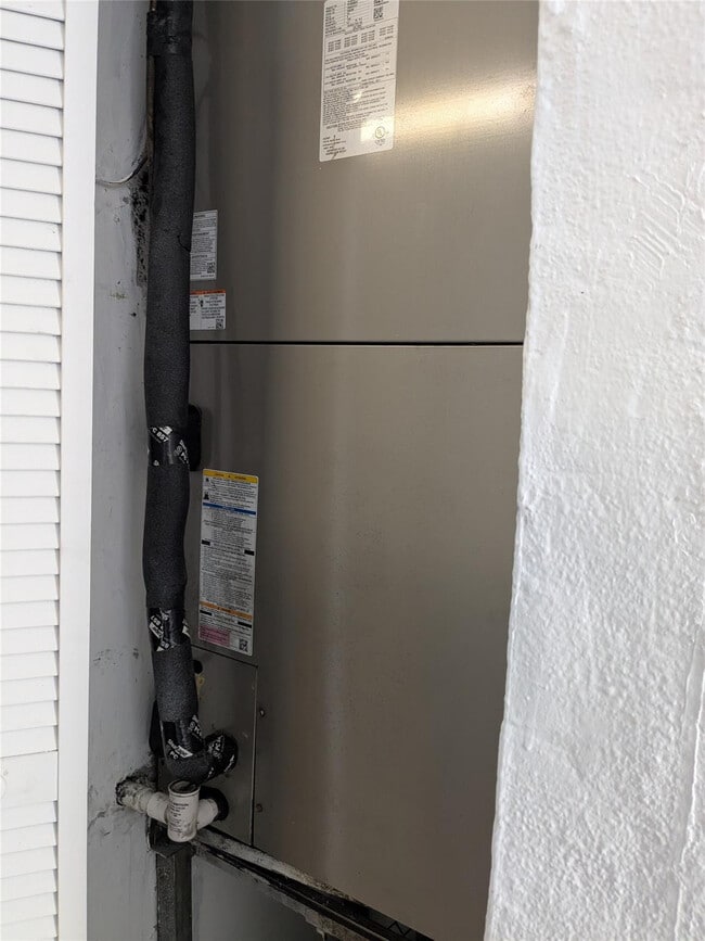 Building Photo - 1110 Palm Beach Lakes Blvd