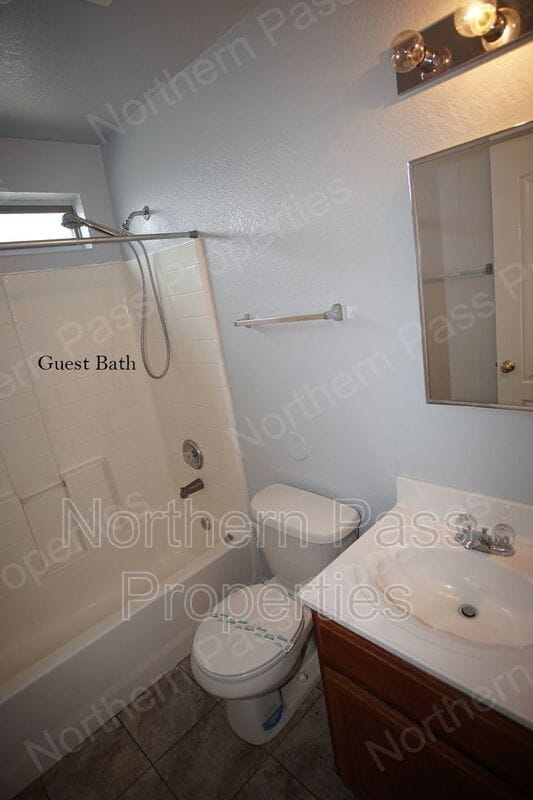 Building Photo - 3400 Blue Earth Ln