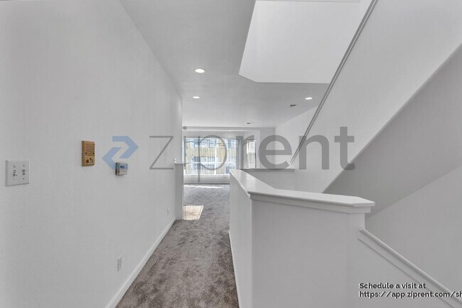 Building Photo - 609 Cambridge St