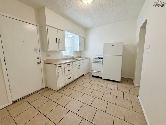 Building Photo - 614 Sunset Dr