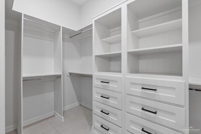 Building Photo - 16 Hana Dr