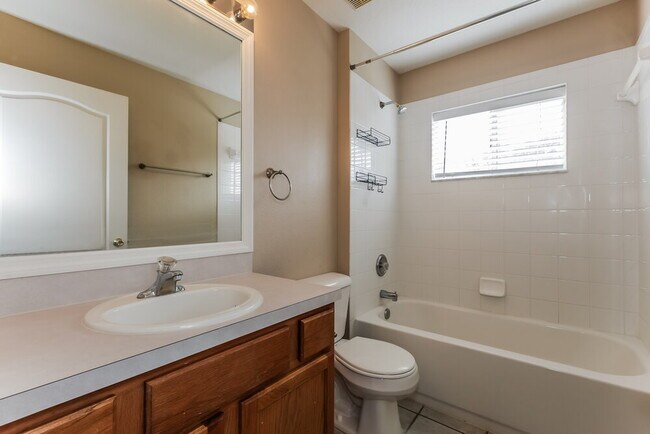 Building Photo - 13247 Early Run Ln