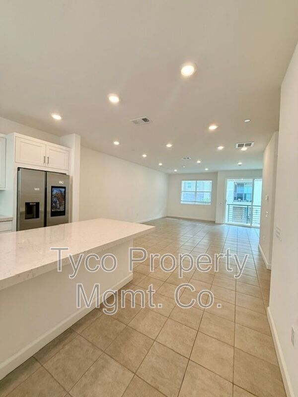 Building Photo - 784 Vada St