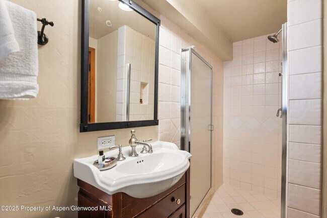 Building Photo - 400 Wood Rd