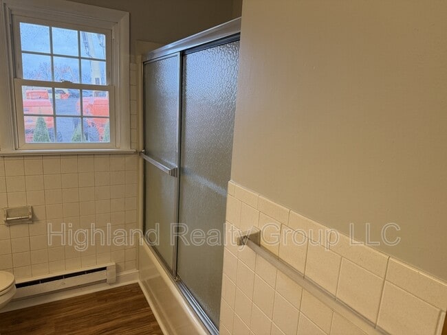 Building Photo - 152 Penn St