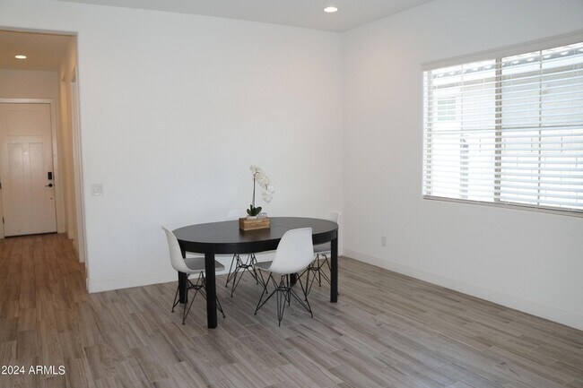 Building Photo - 10864 W Marshall Ave