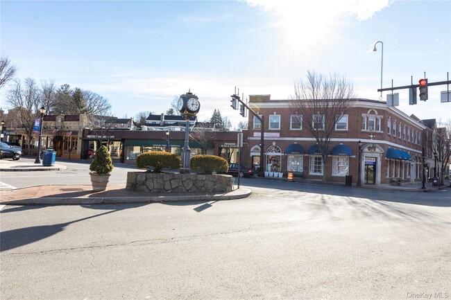 Building Photo - 4 Consulate Dr