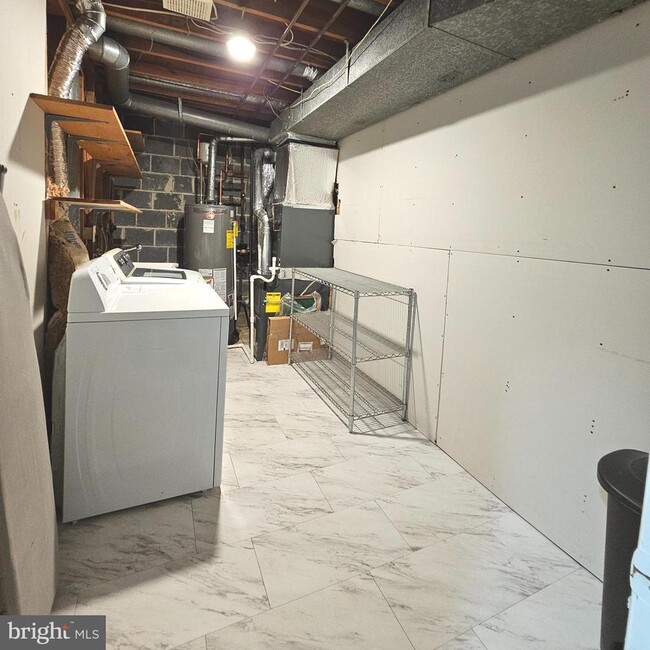 Building Photo - 9657 Lindenbrook St