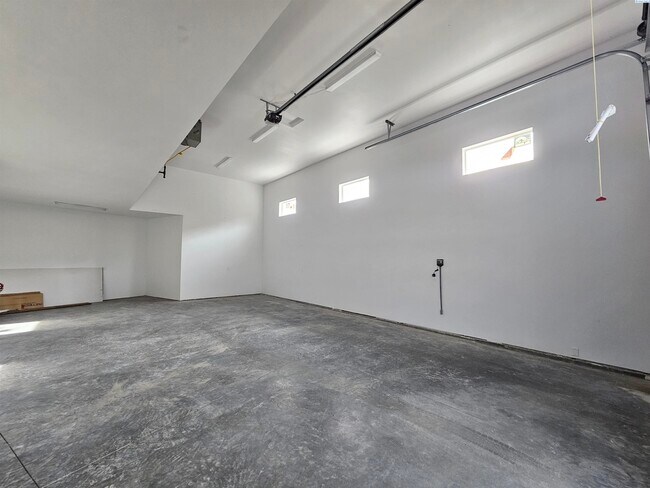 Building Photo - Rambler/Basement with Territorial Views