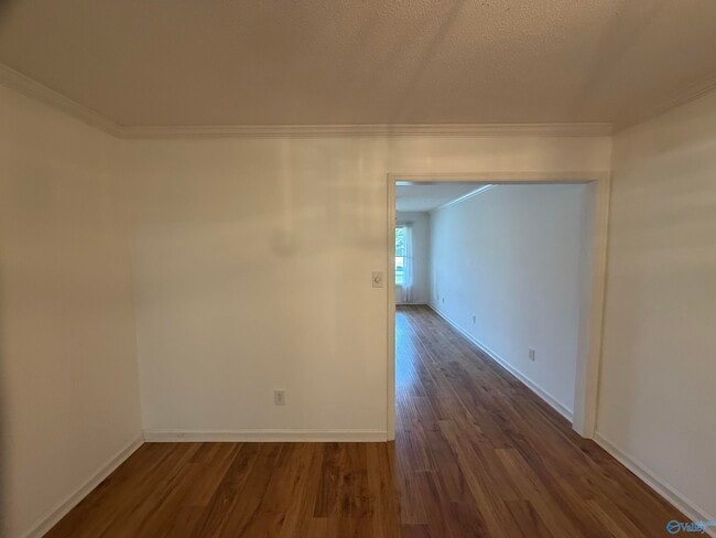 Building Photo - 313 Woodridge Dr SW