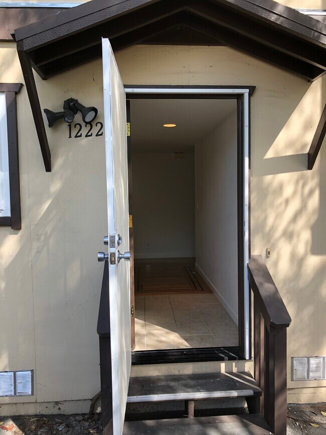 entrance - 1224 Sir Francis Drake Blvd