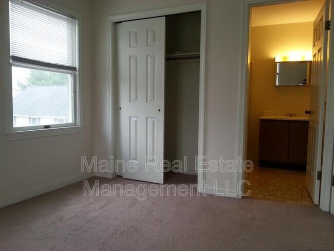 Building Photo - 114 Main Rd N