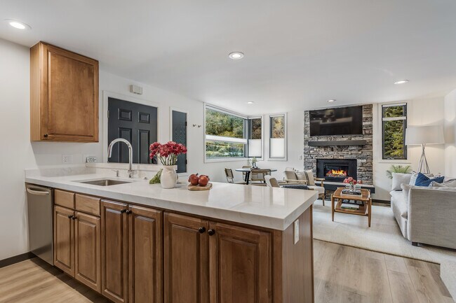 Building Photo - 135 Carriage Way