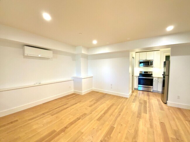 Building Photo - REMODELED 1BR in Haight! Yard Access. IN-U...