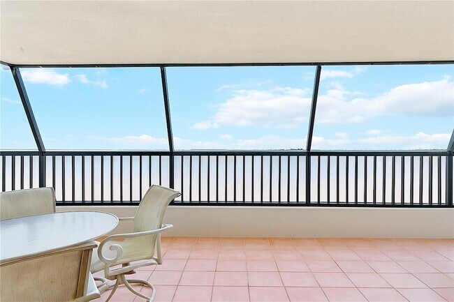 Building Photo - 1500 Park Beach Cir