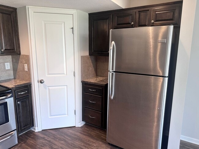 Building Photo - 3 Bed | 2.5 Bath | 2 Car Garage Townhome in Grain Valley w/ Special