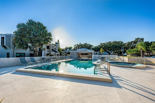 Building Photo - 10626 Longwood Dr