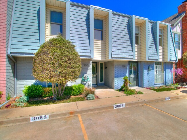 Building Photo - 3063 W Wilshire Blvd