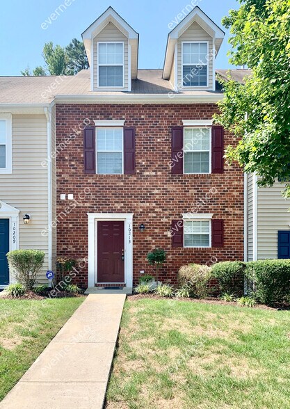 Primary Photo - 10213 Sarah St