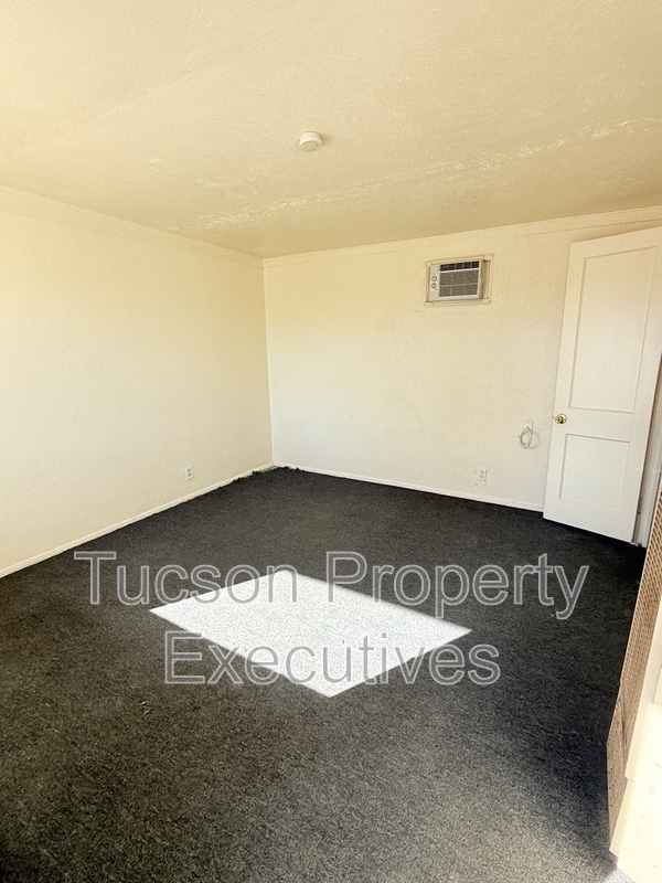 Building Photo - 3274 E Benson Hwy