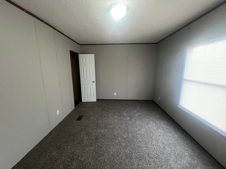 Building Photo - 30 Locust St