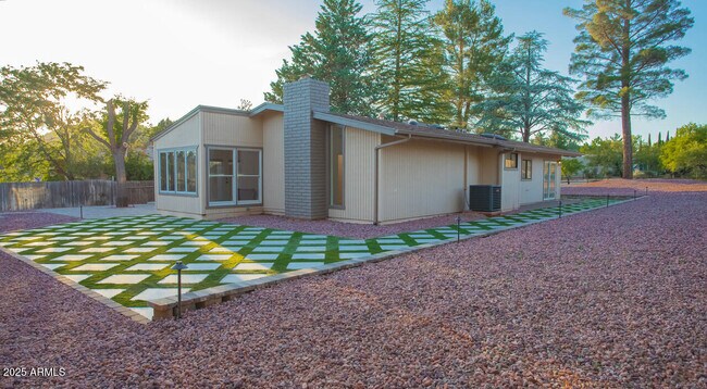 Building Photo - 21 Hummingbird Cir