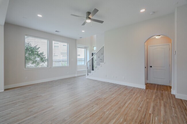Building Photo - 118 Cheswood Manor Drive