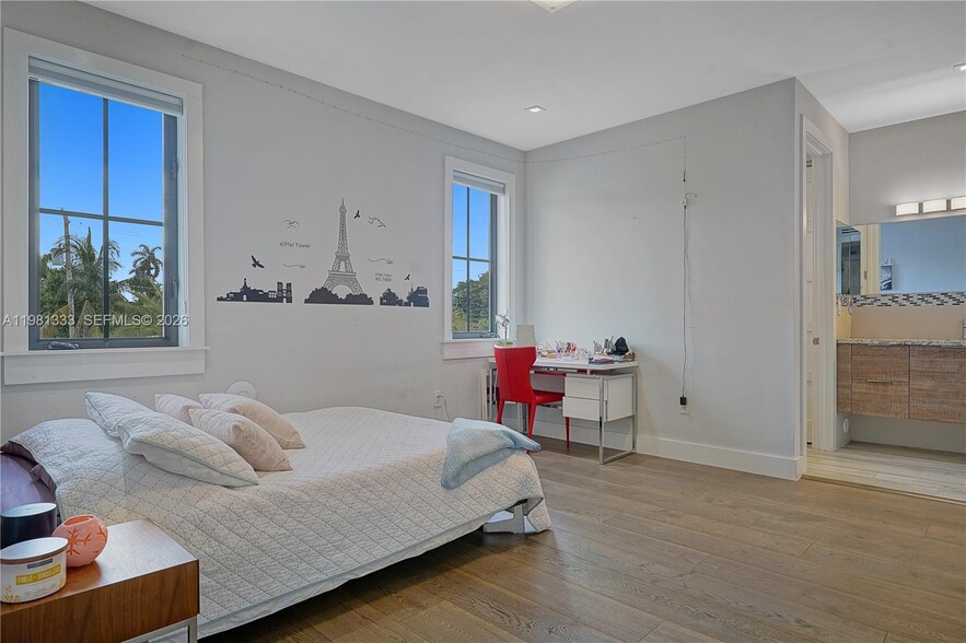 Building Photo - 3747 Prairie Ave