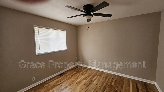 Building Photo - 7855 Kenwood St