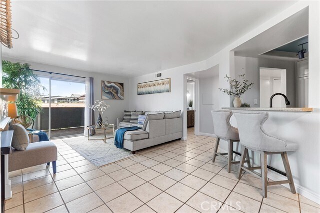 Building Photo - 628 Daisy Ave