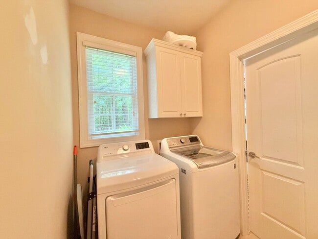 Building Photo - **OFFERING WAIVED APPLICATION FEES** Luxur...