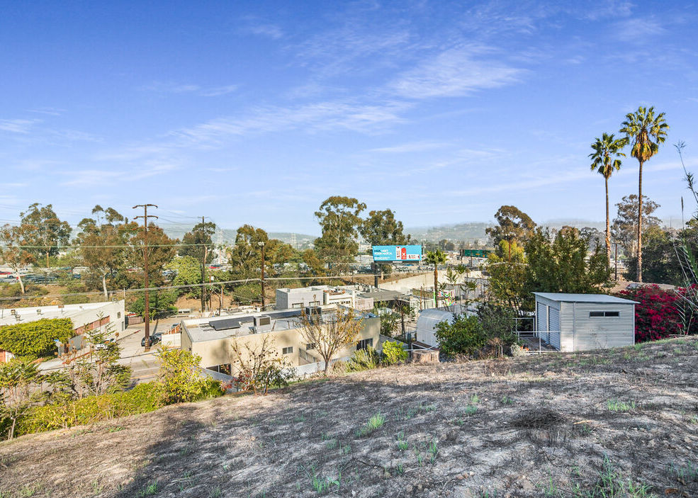 Building Photo - 2448 Riverside Dr